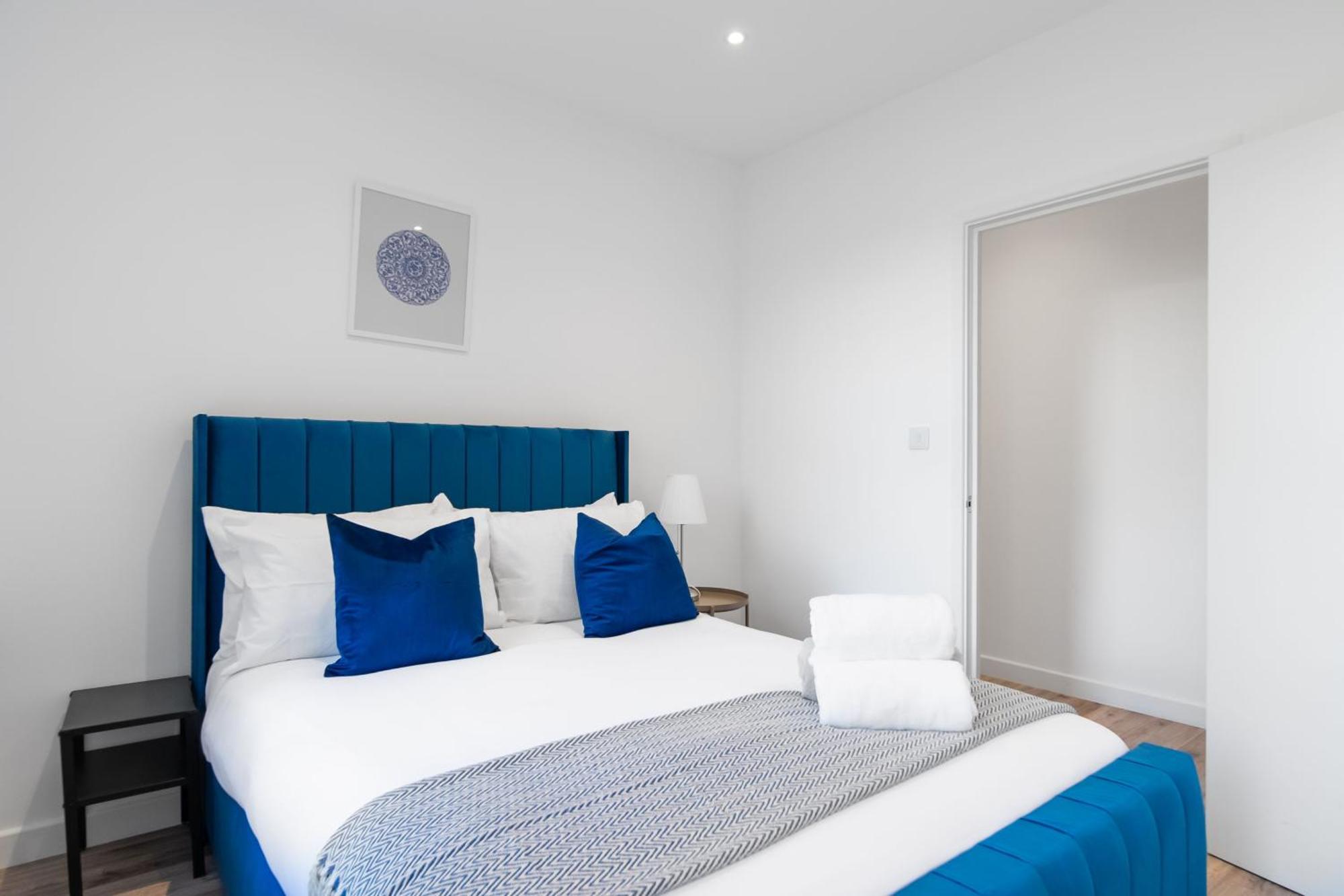 Livestay-Modern Apartments Building In Aylesbury Aylesbury  Exterior photo