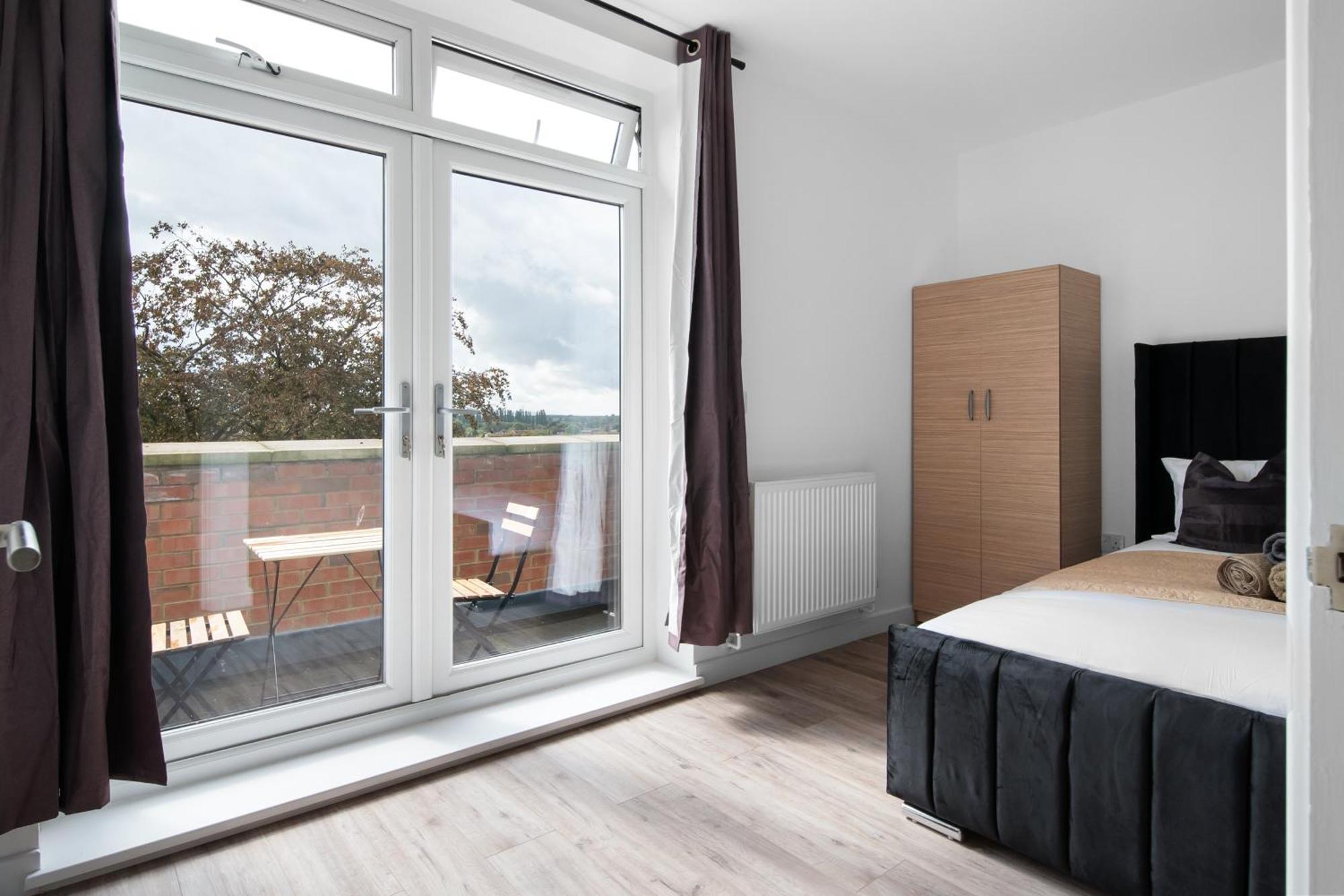 Livestay-Modern Apartments Building In Aylesbury Aylesbury  Exterior photo