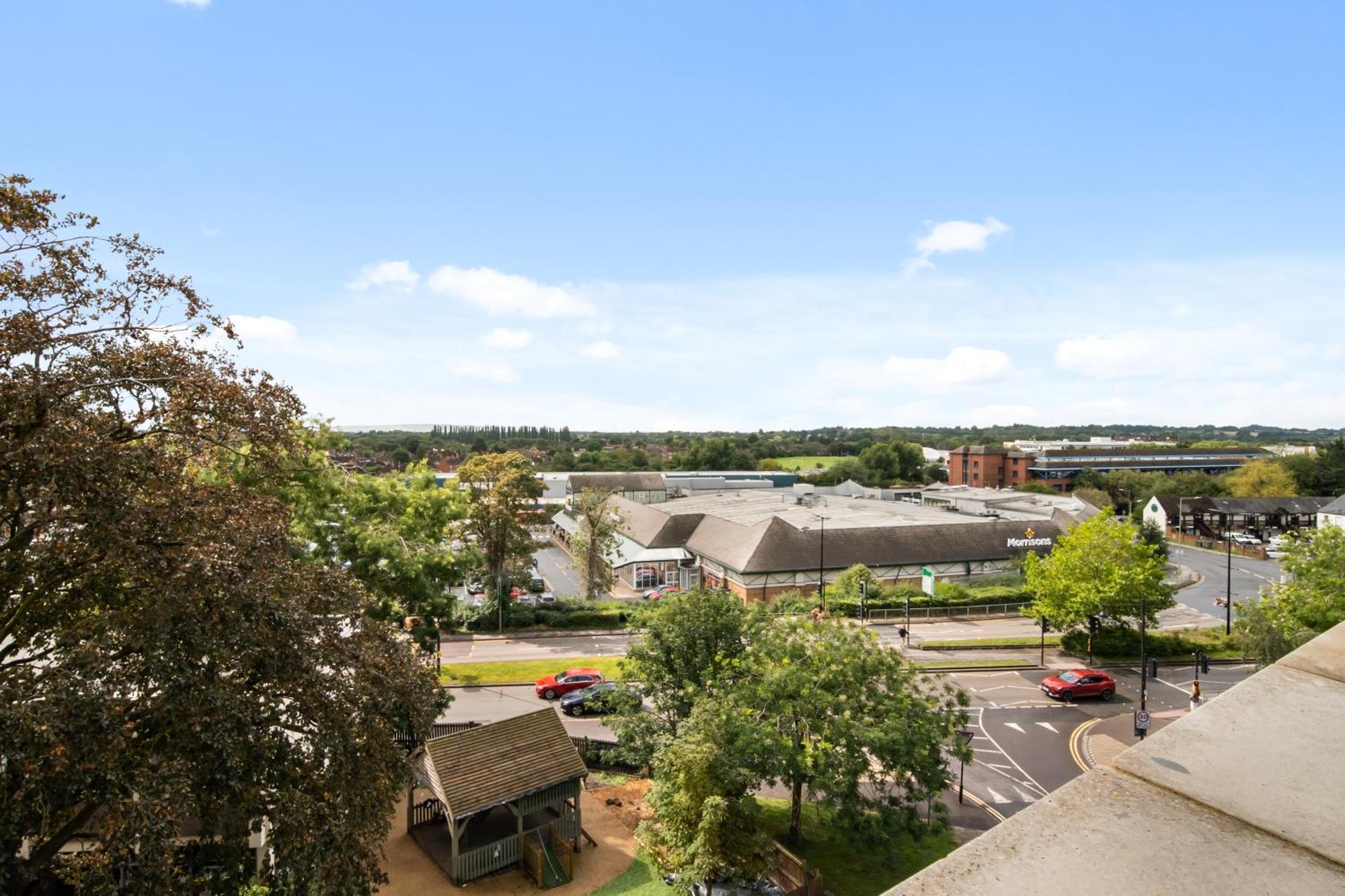 Livestay-Modern Apartments Building In Aylesbury Aylesbury  Exterior photo